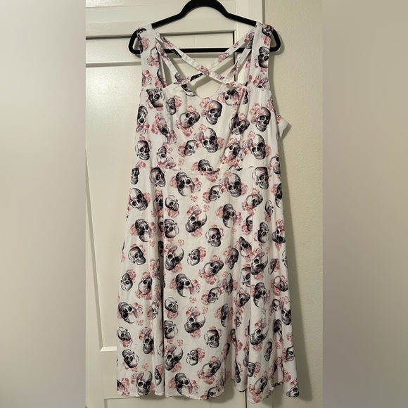 Halloween Skull Dress! 💀Plus size 20 Perfect for that fancy holiday party! - Picture 1 of 8